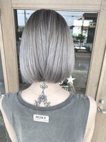 トリニティ(trinity)&nbsp;グレー・ブリーチ・シャドールーツ・髪質改善【豊見城　南風原】