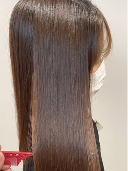 【髪質改善ストレート】髪の毛の芯から毛先までしっかり潤い、扱いやすいサラ艶髪へ♪