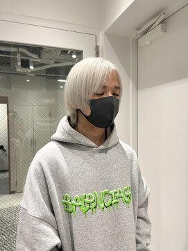 サロウィン 栄3丁目店(SALOWIN) white color