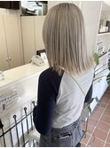 切りっぱなし外ハネ ホワイトベージュカラー ブリーチ
