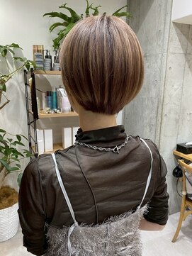 ディーエックス ウエスト(Dxxxx WEST) ベージュハイライトショートボブ