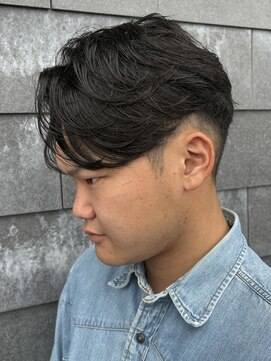 ヒュイル バイ ニアウ(Hwyl by Niau) メンズマッシュセンターパートスパイラルパーマニュアンスパーマ