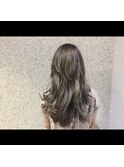 ホワイトグレージュ