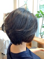 バーグ ドゥ(Bague deux) ナチュラルひし形ショートボブ