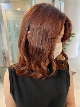アクアオモテサンドウ(ACQUA omotesando) △ブリーチなしオレンジブラウン外ハネロブヘアミディアム