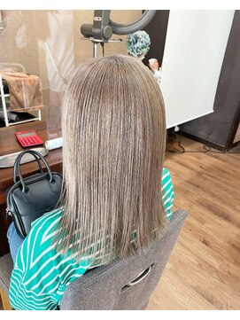 ベル(beLLe.) 20代　ミルクティー　ケアブリーチ　艶髪　髪質改善