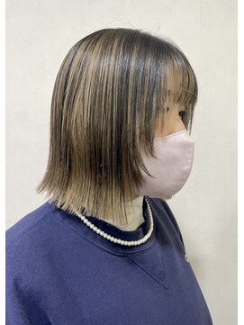 イタクラ 赤道店 (ITAKURA) 切りっぱなしボブ×アンブレラカラー