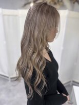 リア(riah) ダブルカラーミルクティーベージュレイヤーカット韓国ヘア