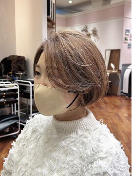 ビュートリアム 梅田(BEAUTRIUM) ショートボブ/丸み/ぱつっと/耳かけ/ハイライト/梅田/茶屋町