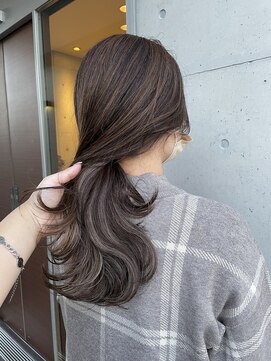 アチーブ ヘア デザイン(achieve hair design) ナチュラルアッシュブラウン 立体感ハイライト ゆるやかウェーブ
