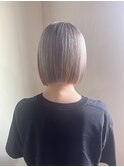 ミニボブ　ホワイト系　きりっぱなしボブ　ブリーチカラー