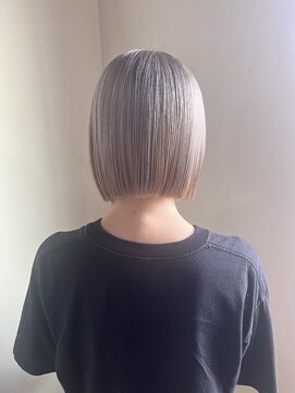 ドライブ(drive) ミニボブ ホワイト系 きりっぱなしボブ ブリーチカラー
