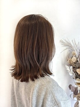 イソラヘアアトリエ(Isola hair atelier) 【Isola】ぱつっと切りっぱなし×ミディアム y