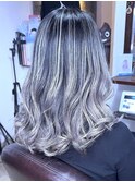【他店修正】ホワイトシルバーバレイヤージュ×ブリーチ２回