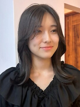 ロティー(loty) ミディアム レイヤーカット 顔周りカット 透明感カラー 20代30代