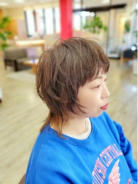 アン アオヤマ(Ann AOYAMA) マッシュウルフヘア／イヤリングカラー