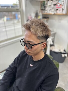 ブル(BULL) ミルクティーベージュ×スキンフェード