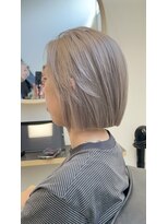 ハイク(HYKE)&nbsp;シルバーグレージュ×切りっぱなしボブ