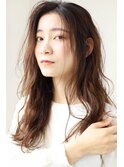 ゆったりパーマのアンニュイ大人ロング