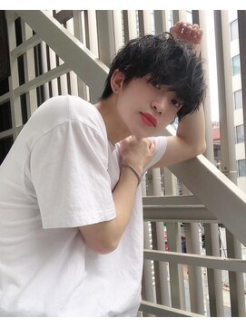 シン(syn) 前髪長めマッシュ ツイストスパイラル