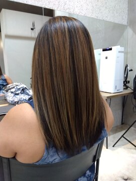 ディッシュ 新宿御苑(dish) [バレイヤージュヘアカラー]　立体感に出る大人ヘアカラー