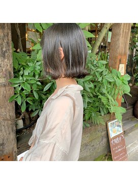 ミント(mint) 外ハネボブ/切りっぱなしボブ/オリーブグレージュ/オリーブ