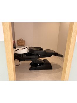 思わず眠ってしまうほどリラクゼーションのような癒しの時間を堪能。頭皮から美しく、健康的な髪へ…