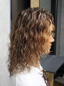 アンサー 渋谷(ANSWER) 波巻きツイストスパイラル縦落ちパーマサーフカール