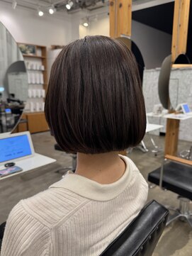 アコロン 吉祥寺(acoron.) タイトなフォルムで首元すっきり×黒髪×吉祥寺