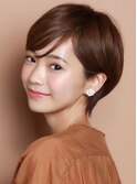 ツヤ感のあるタイトショート/前髪あり/耳掛け/30代.40代.50代/