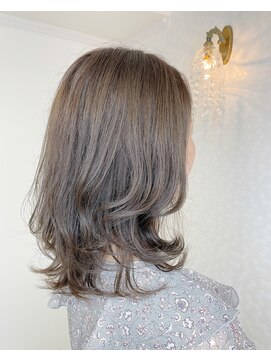 ヘアーアンドメイク ドレス(DRESS) 暗めグレージュ　コンサバティブな方に