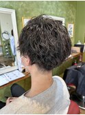ツイストスパイラルパーマメンズマッシュ刈り上げ