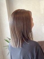 エホン(ehon)&nbsp;アースベージュカラーで秋をとことん楽しむヘアに