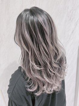 リー 枚方(Lee)の写真/立体感と存在感を♪Ｌｅｅの外国人風カラーはひと味違う☆なりたい色味を叶える圧倒的デザイン力と技術！