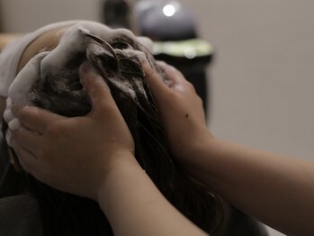 はな(hana)の写真/髪のダメージの原因となる汚れを落とし、大人の髪のお悩み解消◎より美しい頭皮と髪の状態に導く