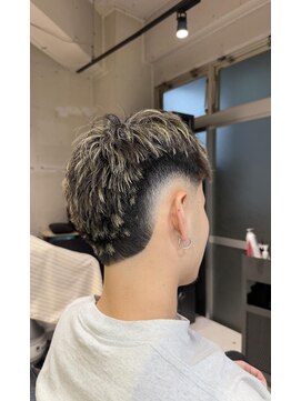 フランクスバーバーザスタンド(Frank’s barber the stand) MEN’S HAIR/サーフカール/刈り上げセンターパート/飯田橋/I