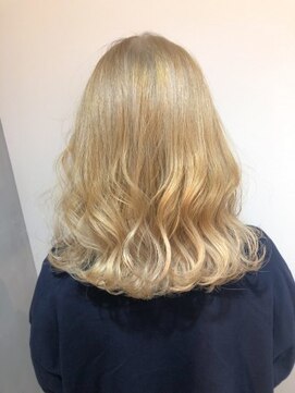 ジーナ(XENA) ホワイトブロンド