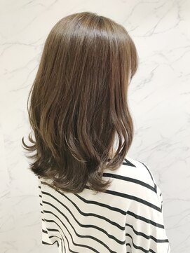 パティオン(PATIONN) ボリューム感が可愛い外ハネセミロング