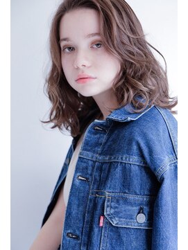 ラレイ(Lalei) 【 表参道/青山】グレージュ×ミディアムウェーブ【ささき】