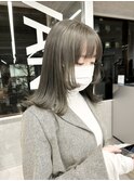 オリーブベージュ