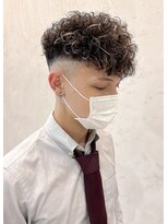 ディーン 名駅店(DEAN)&nbsp;スペインカール　メンズパーマ　フェード　ハイライトカラー