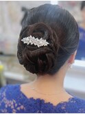 結婚式 お呼ばれ ねじりアップスタイル×ビジューアクセ