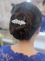 アトリエビューティーアミュ(atelier beauty AmU) 結婚式 お呼ばれ ねじりアップスタイル×ビジューアクセ