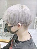 シルバーカラーツーブロックマッシュショート　ブリーチカラー