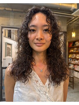 ナループロアオハナ(Nalu pu loa ohana) 海外風細かめハードパーマスパイラルパーマロングパーマ