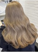 ブリーチでも艶感を残した最新カラー。