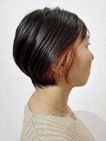 ウォーターリリー(Water Lily)&nbsp;大人モードな前下がりショート × オレンジイヤリングカラー