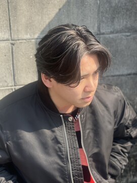 クロム(CHROM) 【カラー持ち抜群】センターパート×細めハイライト