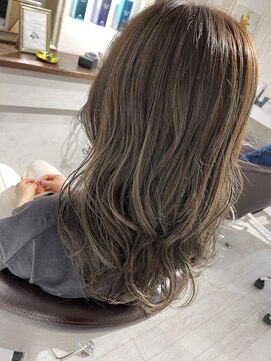 アネラ(Anela) 大人っぽグレージュ