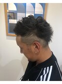 グレイ×ツーブロックスタイル